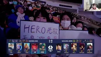  排球参赛队在体育馆对峙 