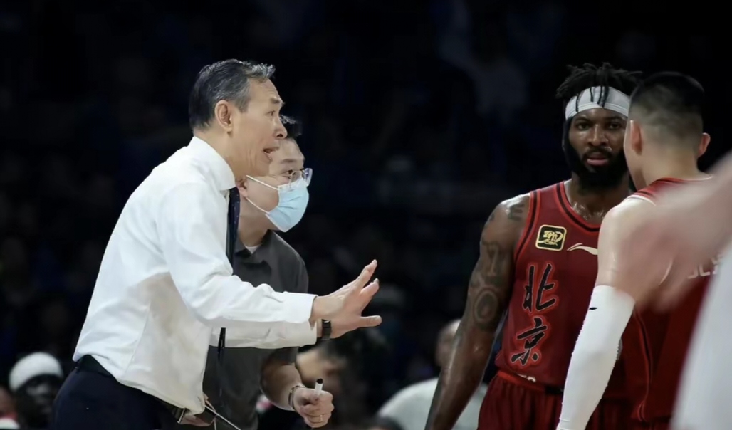 包含加时末段体能课后；北京首钢强势反弹备战NBA季后赛；细节曝光；赛程密集仍需轮换的词条