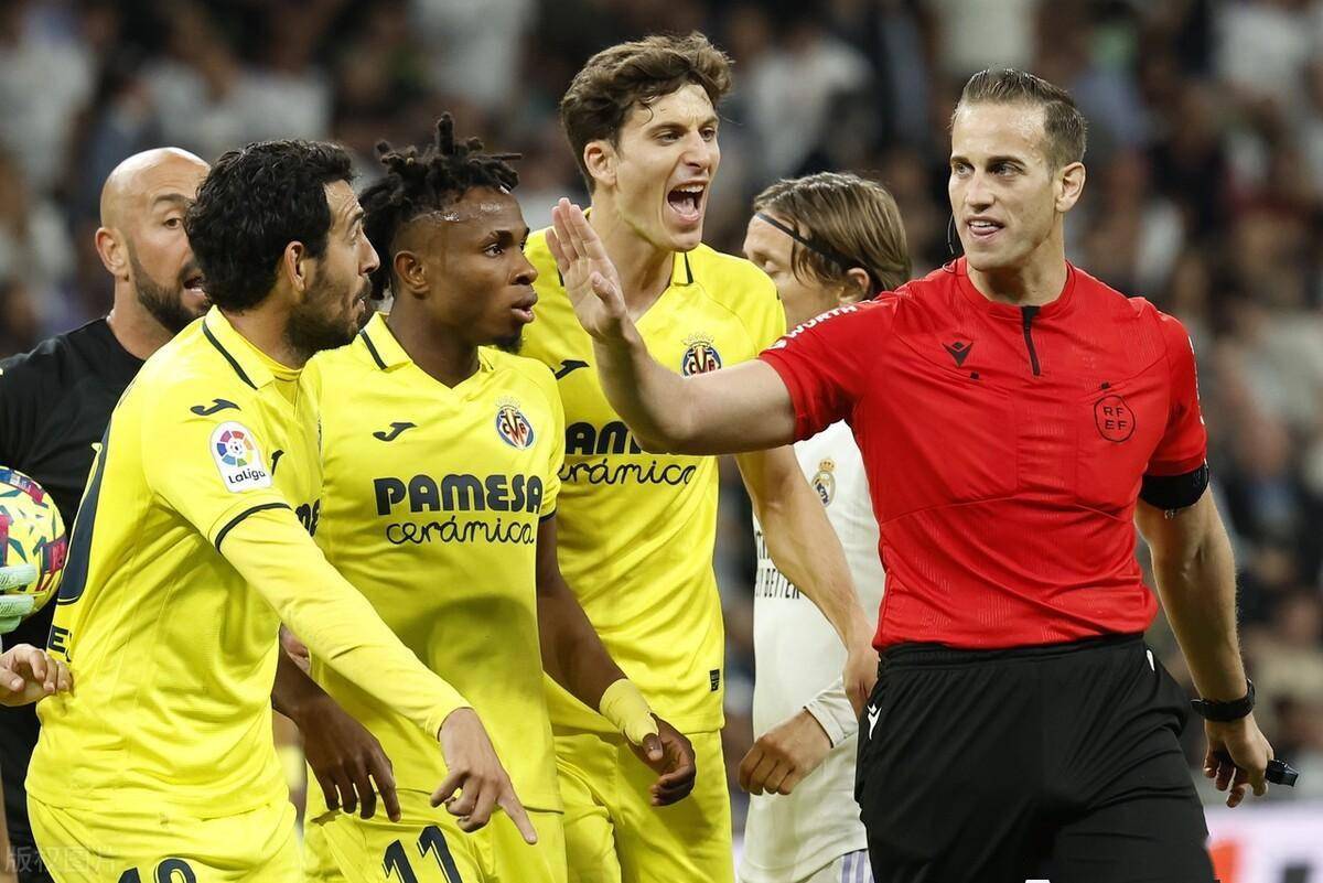 开云体育平台 -包含皇家社会内部会议纪要流出：集结日更衣室发声，国王杯使命明确，训练强度明显提升的词条